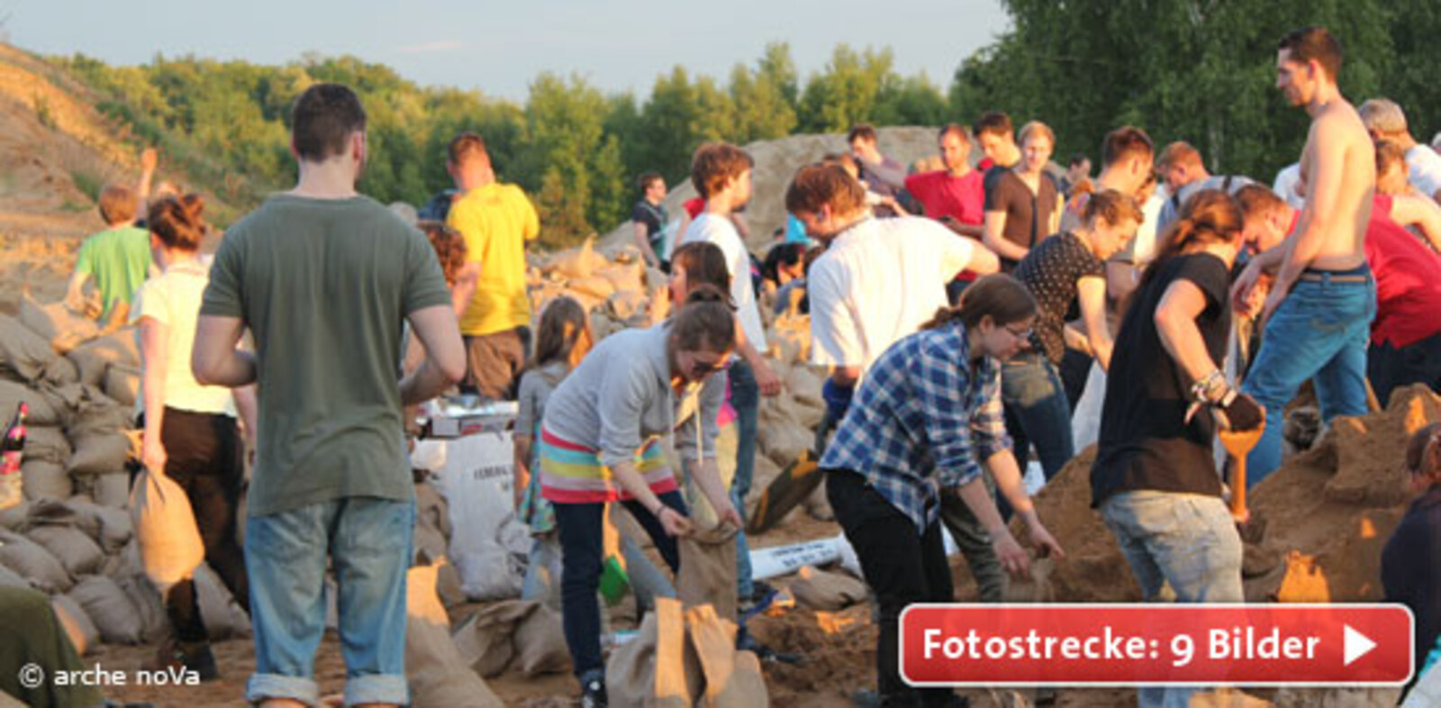 Freiwillige Helfer sind unermüdlich im Einsatz.