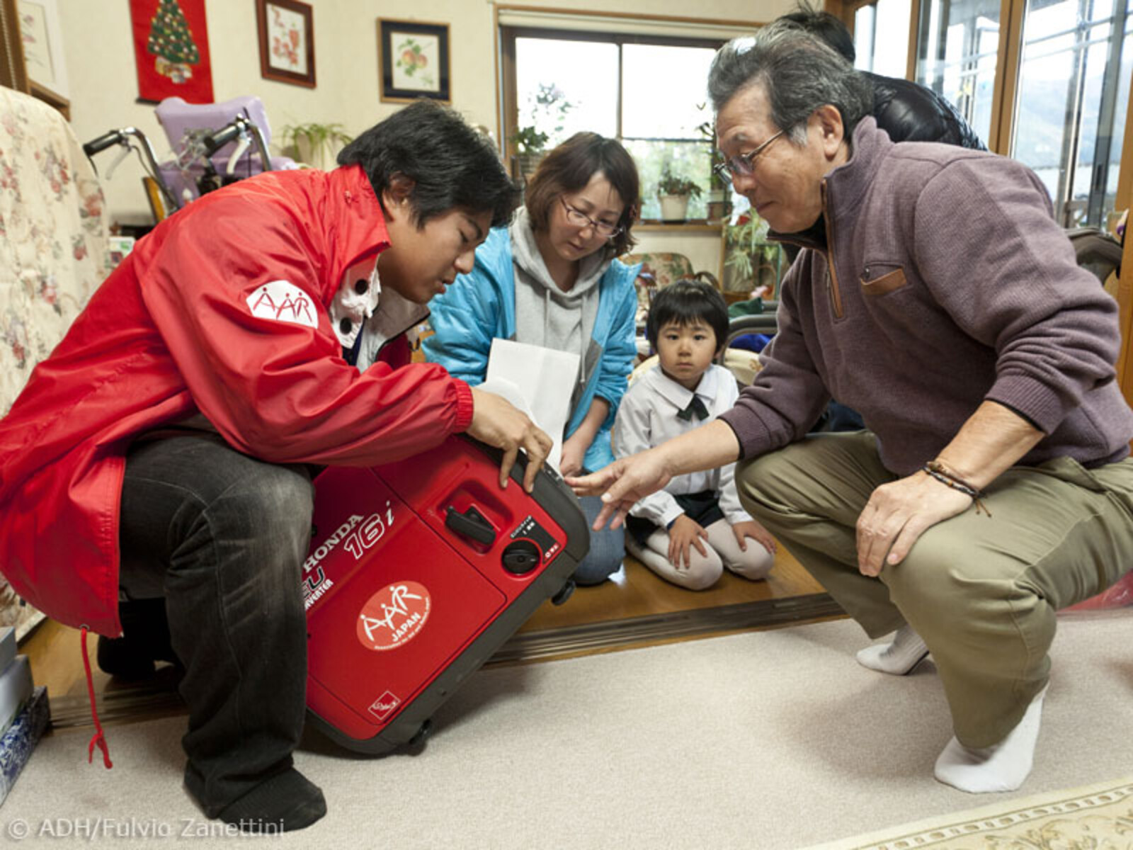 Islamic Relief stellt in Kamaishi  und Morioko Minigeneratoren für Kinder mit Atemwegserkrankung zur Verfügung