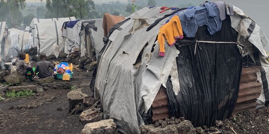 Menschen in der Demokratischen Republik Kongo fliehen im eigenen Land vor Hunger und Krieg, Help – Hilfe zur Selbsthilfe
