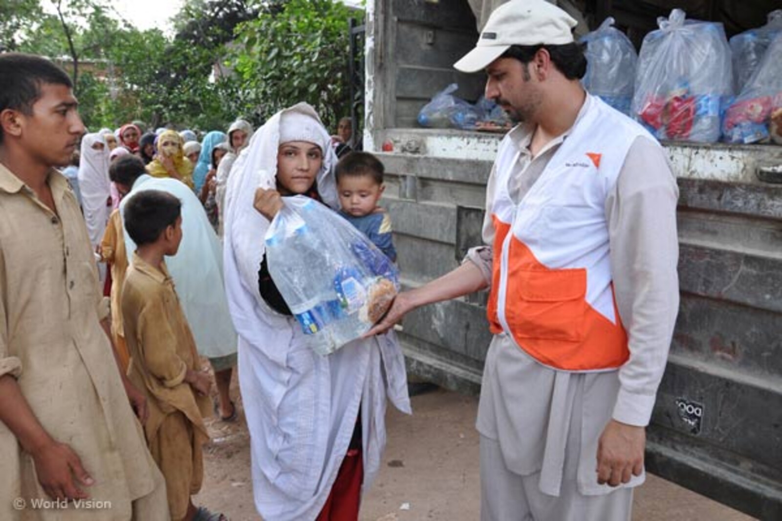 wasserausgabe Flut Pakistan: