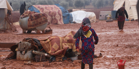 Schlamm und Nässe in einem syrischen Flüchtlingslager