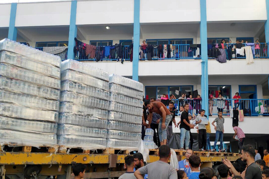 Vetriebene Menschen im Gazastreifen erhalten Hilfslieferung Vetriebene Menschen im Gazastreifen erhalten Hilfslieferung