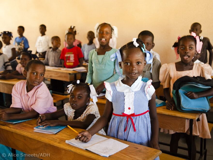001-800-bildung-1 Nach dem Erdbeben in Haiti: Kinder beim Unterricht