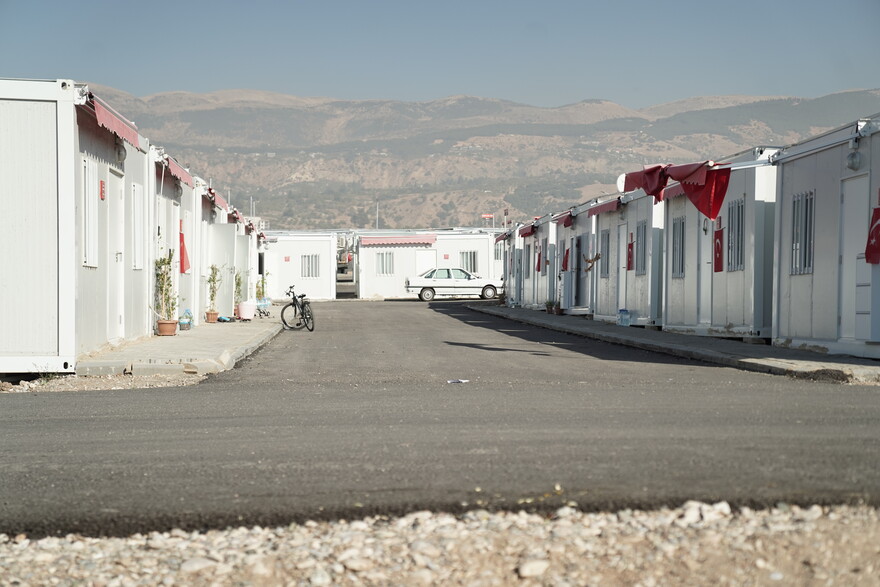 Container für Menschen, die vom Erdbeben Türkei/Syrien betroffen sind, in Kahramanmaras Container für Menschen, die vom Erdbeben Türkei/Syrien betroffen sind, in Kahramanmaras