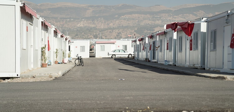 Container für Menschen, die vom Erdbeben Türkei/Syrien betroffen sind, in Kahramanmaras Container für Menschen, die vom Erdbeben Türkei/Syrien betroffen sind, in Kahramanmaras