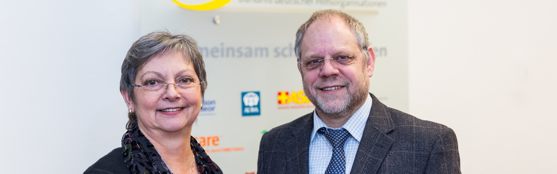 Frau Manuela Roßbach zusammen mit Herrn Bernd Pastors.