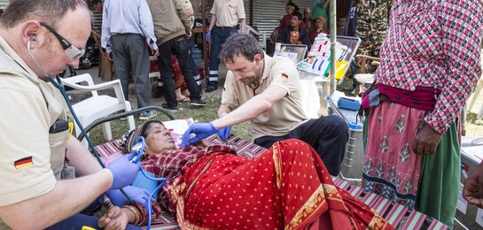 Nach dem schweren Erdbeben in Nepal wurden die Verletzten auch in abgelegenen Gebieten schnell medizinisch versorgt.