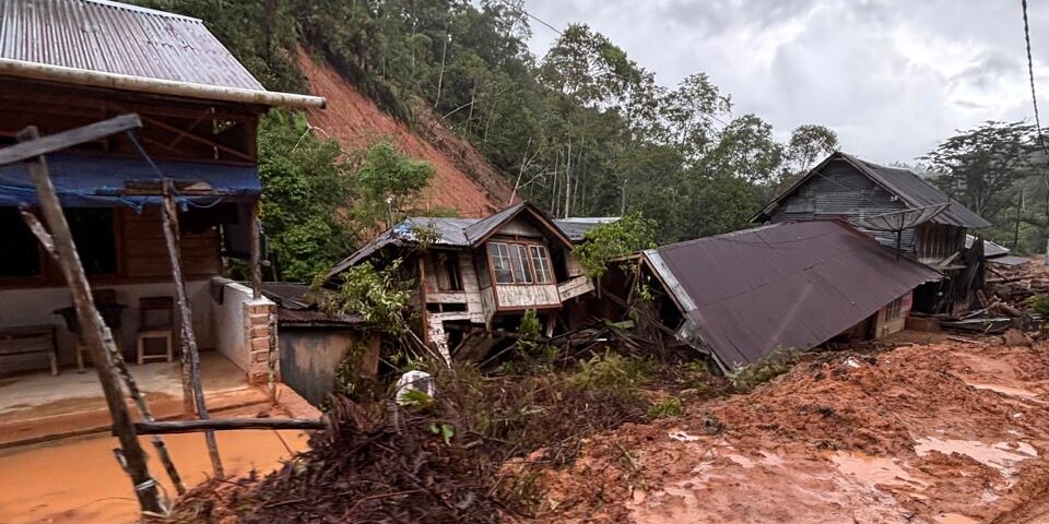 Zerstörung nach Unwettern in Indonesien, Südostasien