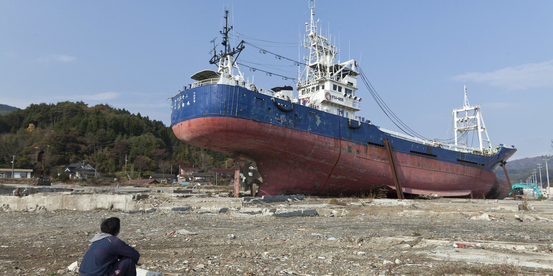 Ein Schiff ist nach dem Tsunami in Japan gestrandet