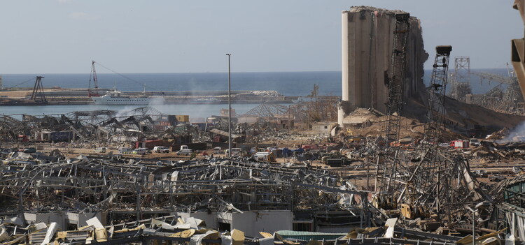 Der Getreidespeicher am Hafen von Beirut nach der Explosion