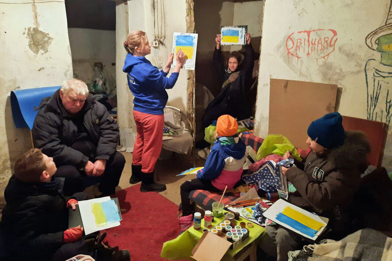 Menschen in Kiew warten in Schutzräumen auf ein Ende des Krieges Menschen in Kiew warten in Schutzräumen auf ein Ende des Krieges