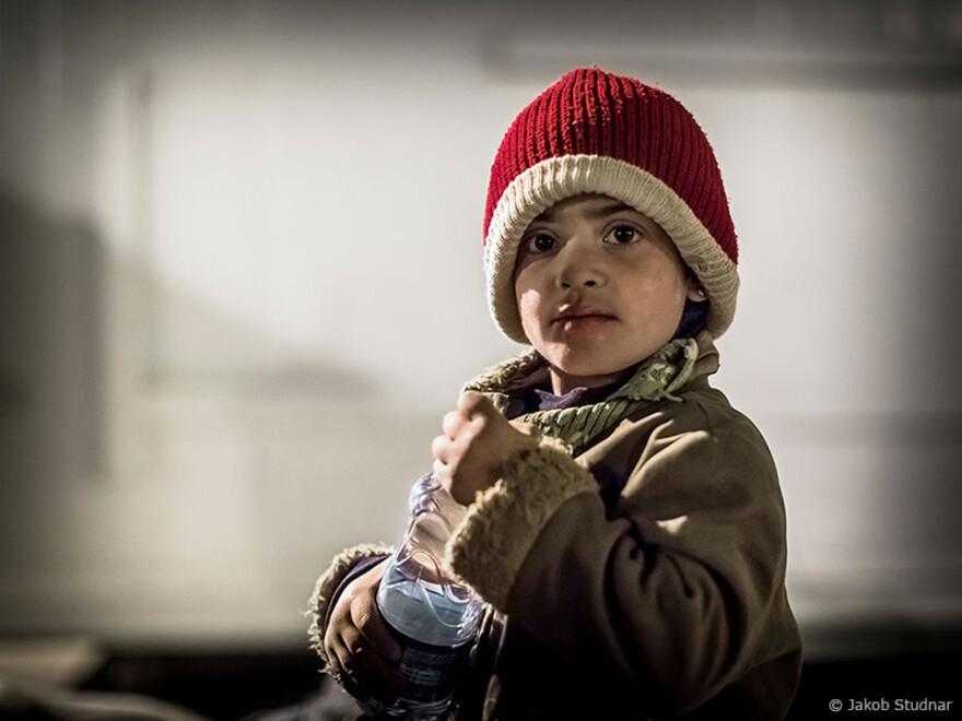 Die Johanniter unterstützen Flüchtlinge dabei, den harten Winter im Libanon zu überstehen