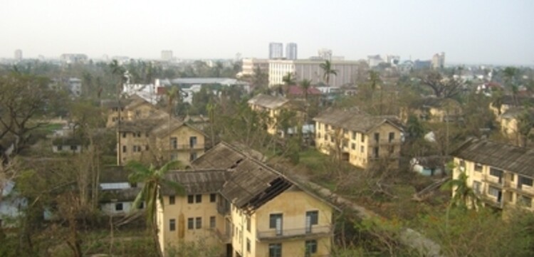 Zyklon Myanmar: Blick auf zerstörte Dächer