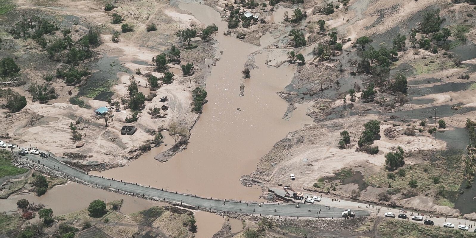 Eine Brücke nahe der Stadt Beira, Mosambik, wo Sturm und Regen für große Zerstörung gesorgt haben Eine Brücke nahe der Stadt Beira, Mosambik, wo Sturm und Regen für große Zerstörung gesorgt haben