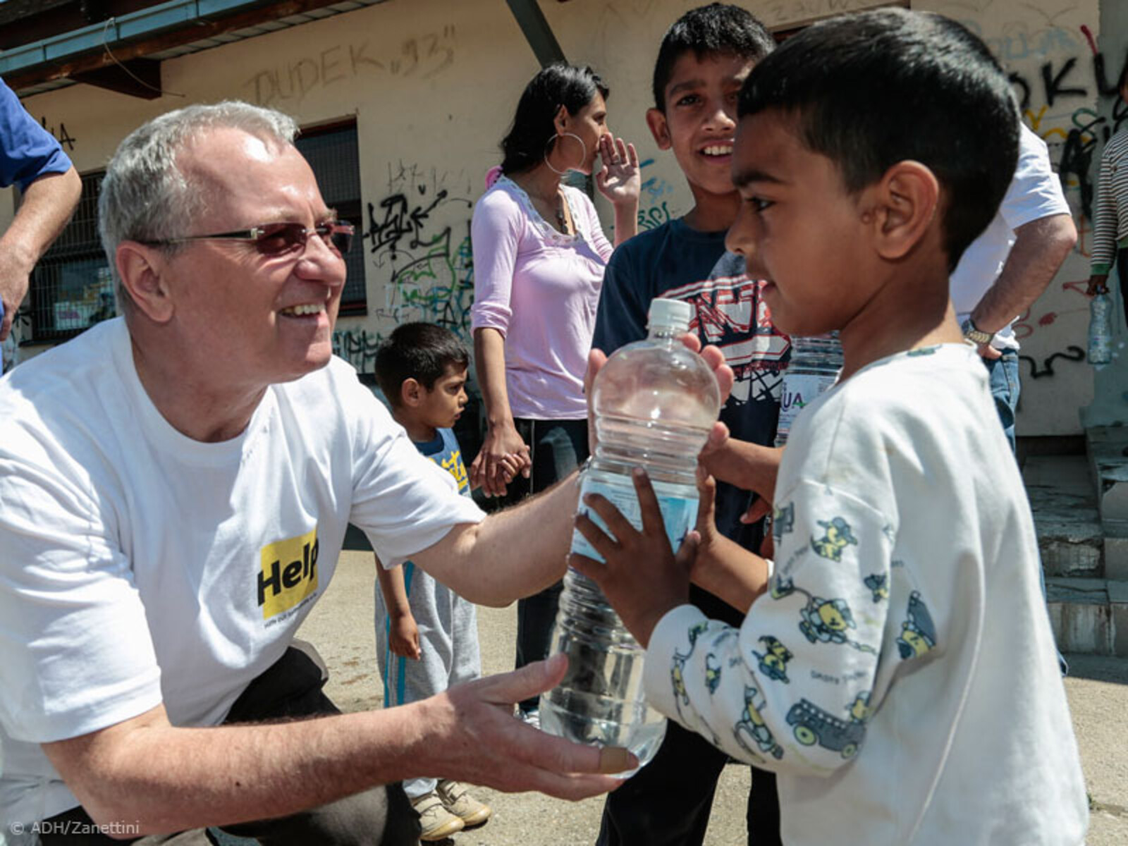 Help – Hilfe zur Selbsthilfe hat 25.000 Liter Trinkwasser sowie Hygieneartikel verteilt