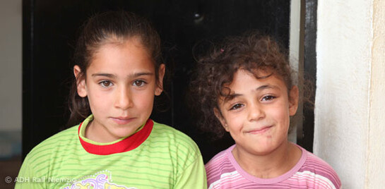 Zwei syrische Mädchen im Libanon