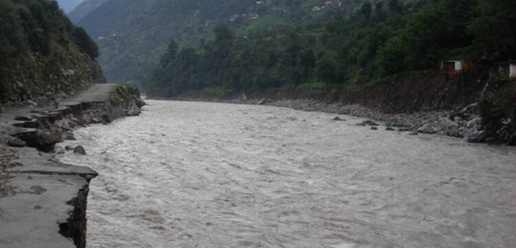 Flut Pakistan: Reißender Fluss Flut Pakistan: Reißender Fluss