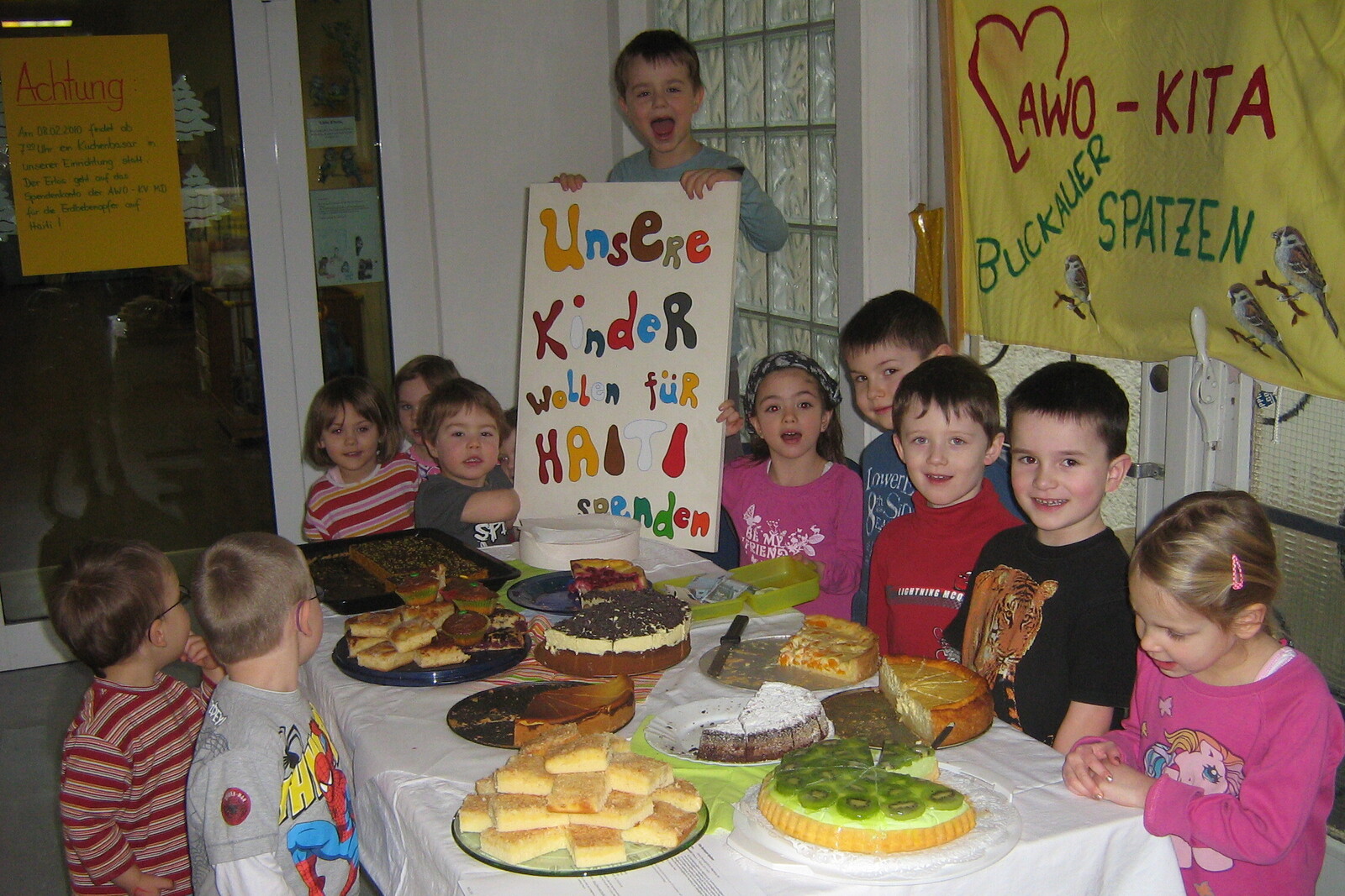 Kinder sammeln für den wohltätigen Zweck.