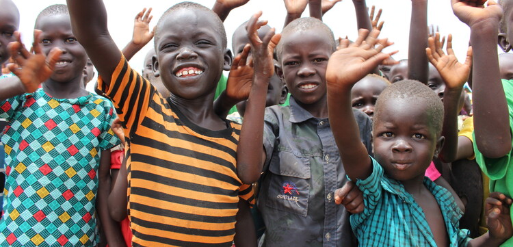 Lachende Kinder in Uganda, einem Land in Afrika