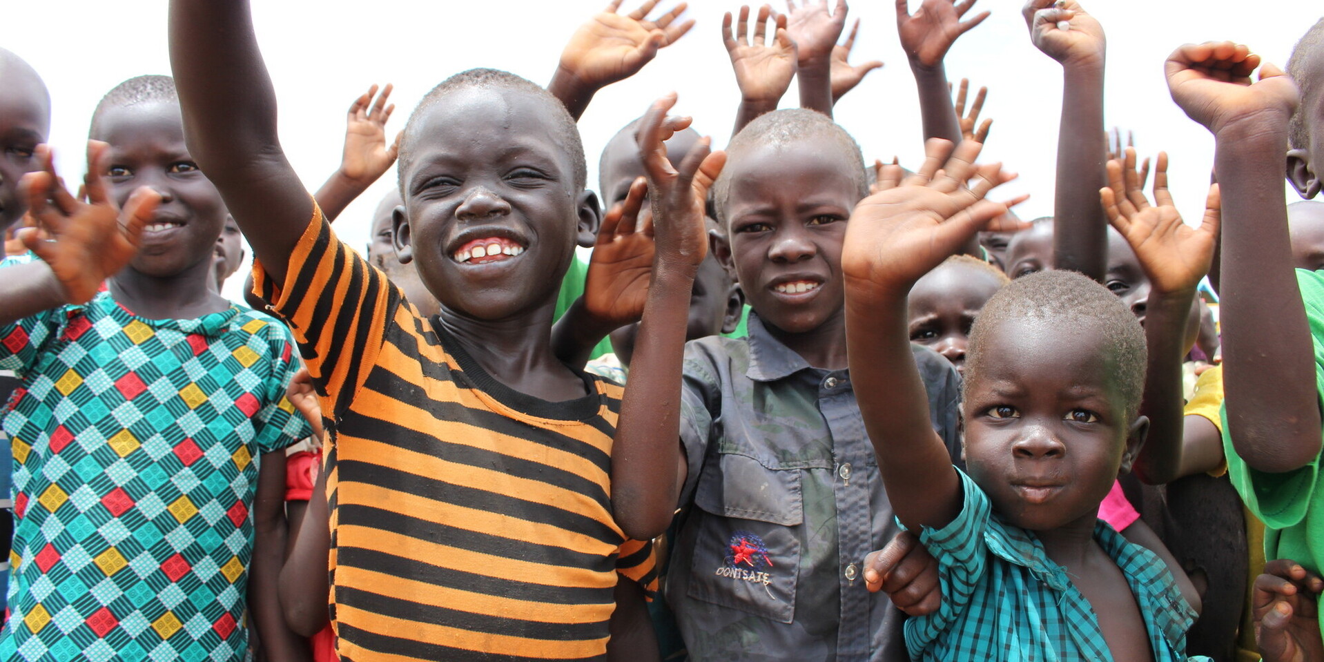 Lachende Kinder in Uganda, einem Land in Afrika