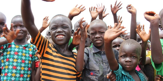Lachende Kinder in Uganda, einem Land in Afrika