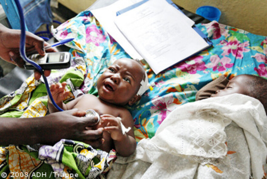 Kongo: Baby im Virunga Hospital Goma