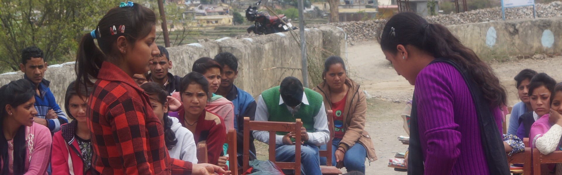 Schulkinder werden in Bangladesch auf den Katastrophenfall trainiert  