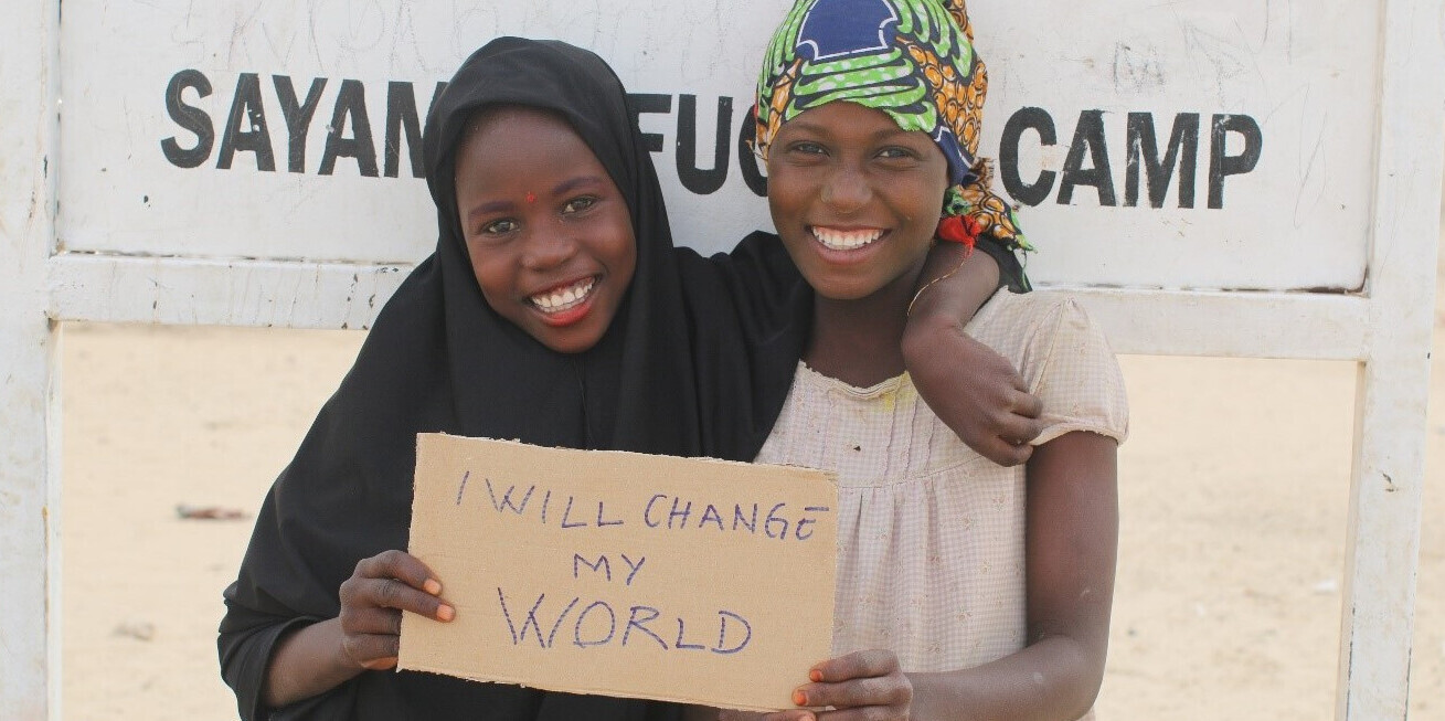 Sie stehen am Welt-Mädchentag im Mittelpunkt: Mädchen wie diese beiden lachenden Kinder im Niger