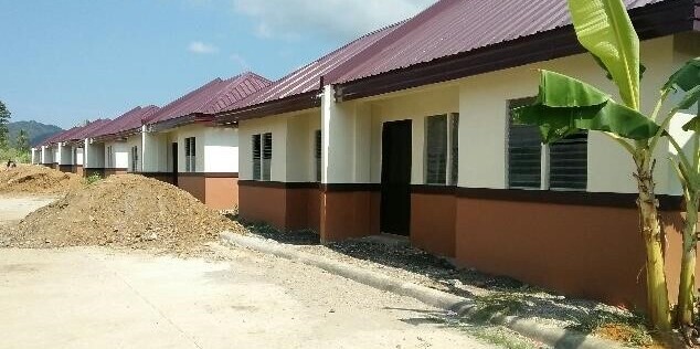 In philippinischen Gemeinden werden Häuser wiederaufgebaut