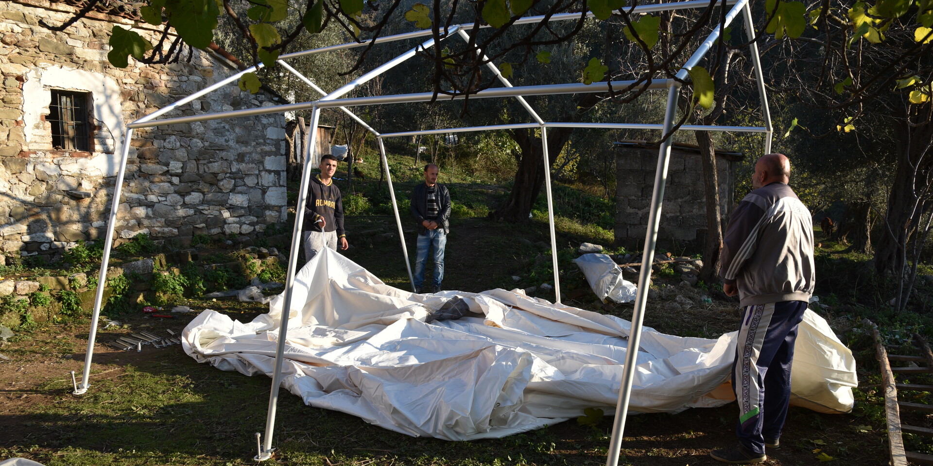 Notunterkunft nach dem Erdbeben in Albanien Notunterkunft nach dem Erdbeben in Albanien