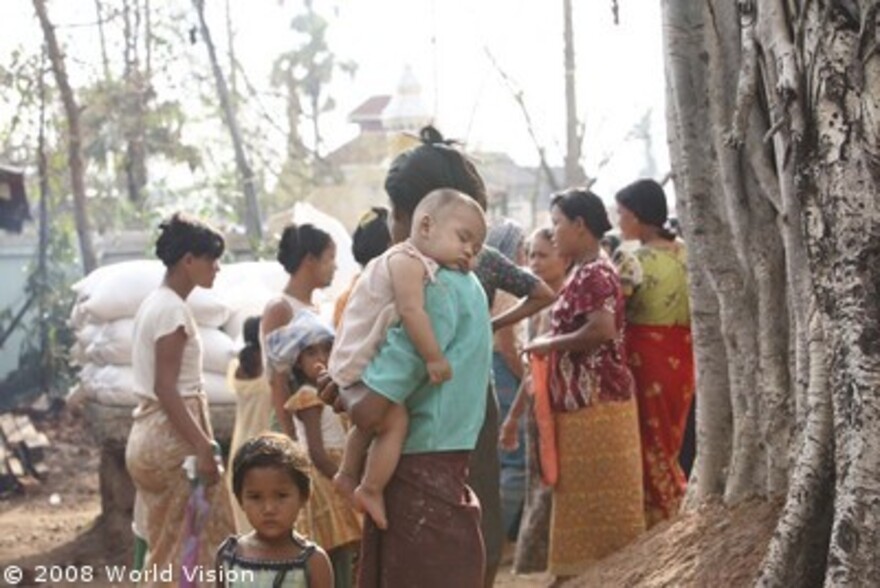 Zyklon Myanmar:Gruppe von Menschen