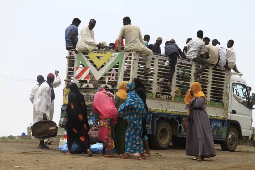 Menschen aus dem Sudan auf der Flucht in Nachbarländer