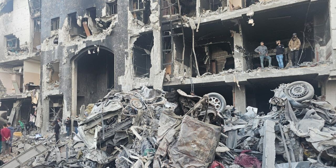 Der Eingang und mehrere Stockwerke der chirurgischen Abteilung von Al-Shifa wurden während der israelischen Angriffe völlig zerstört