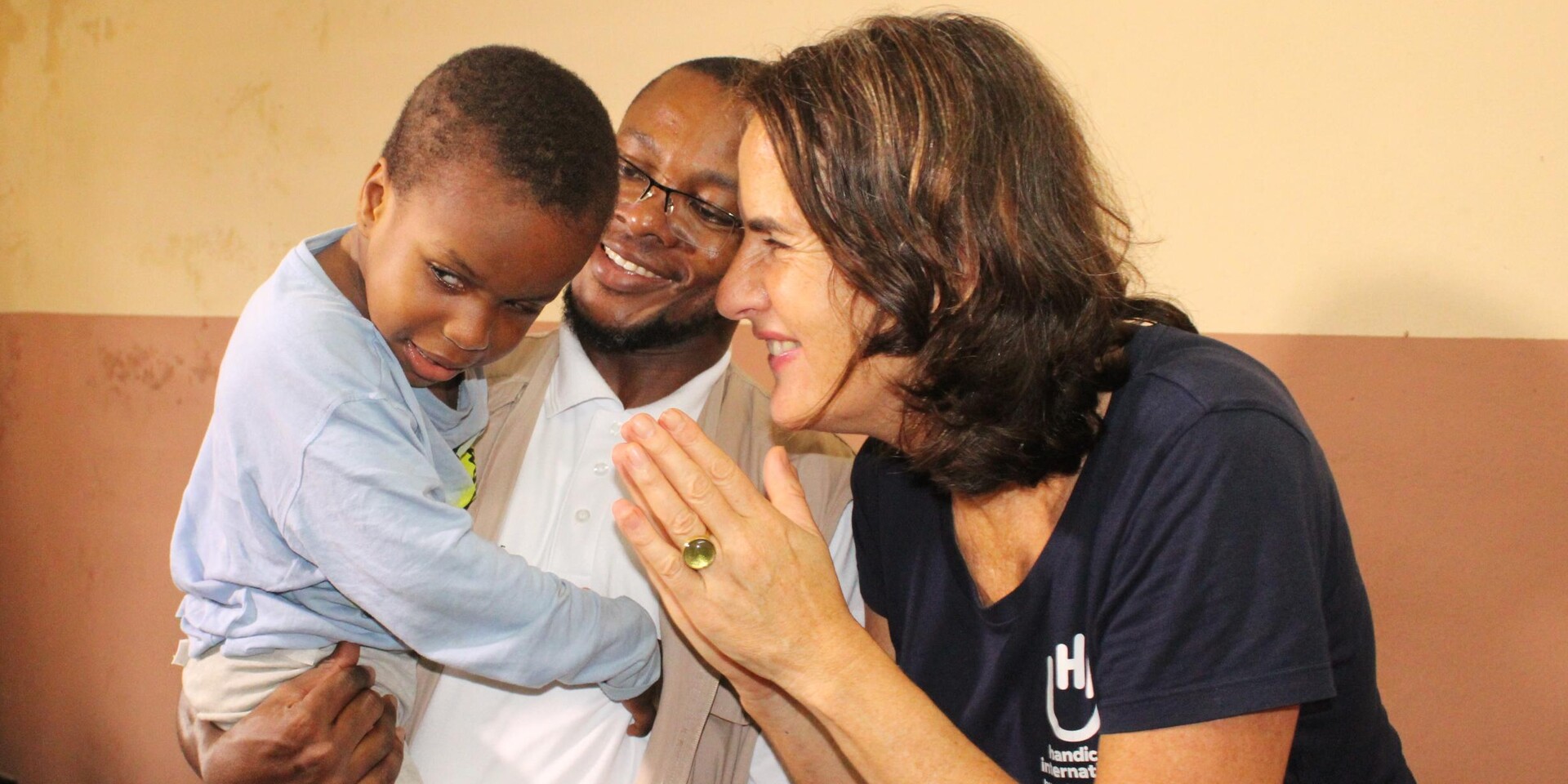 Uta Prehl von Handicap International koordiniert Reha-Projekte in Westafrika und setzt sich dafür ein, dass Kinder mit Behinderung die Unterstützung bekommen