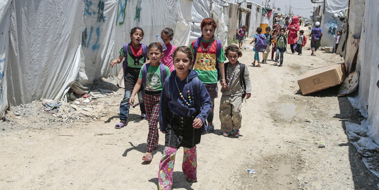 Kinder aus Syrien in einem Flüchtlingslager im Libanon