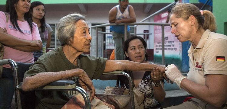 In mehreren zu Evakuierungszentren umfunktionierten Schulen richteten die Johanniter Krankenstationen ein