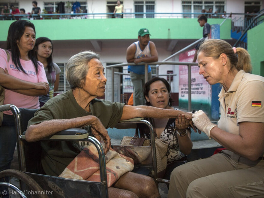 In mehreren zu Evakuierungszentren umfunktionierten Schulen richteten die Johanniter Krankenstationen ein
