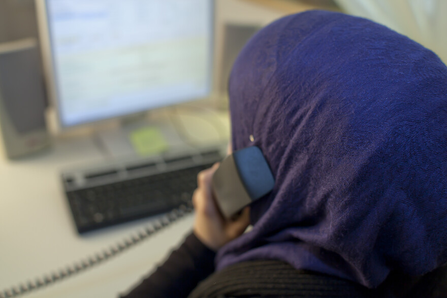 Corona kann verunsichern – eine Helferin berät am Sorgentelefon Corona kann verunsichern – eine Helferin berät am Sorgentelefon