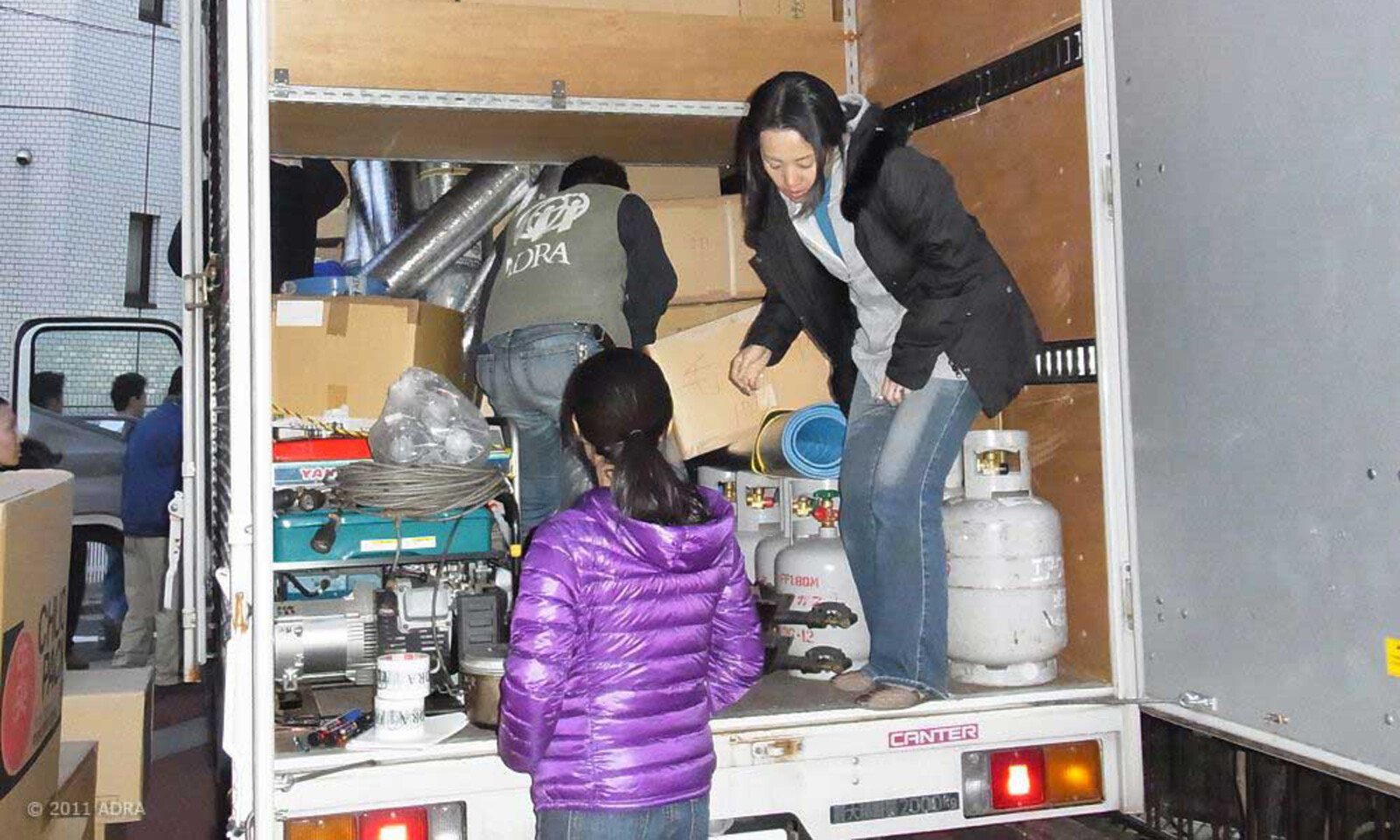 ADRA hat zwei Lastwagen angeschafft, um von Tokio Hilfsgüter in den Norden zu bringen.