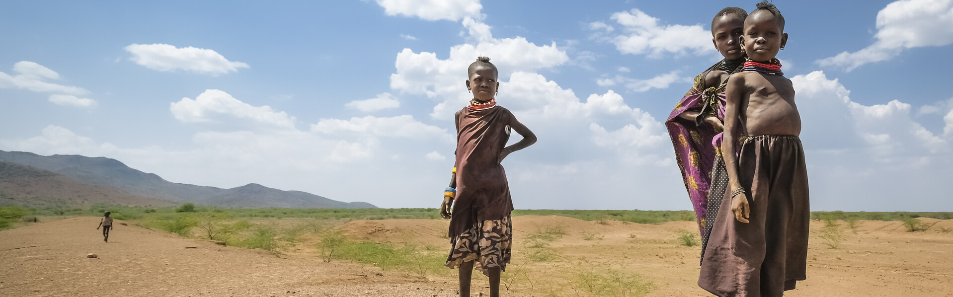 Kinder in Kenia, wo auf lange Dürre heftige Überschwemmungen folgten