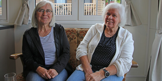 Elfie und Mathilde in ihrem neuen Tiny House