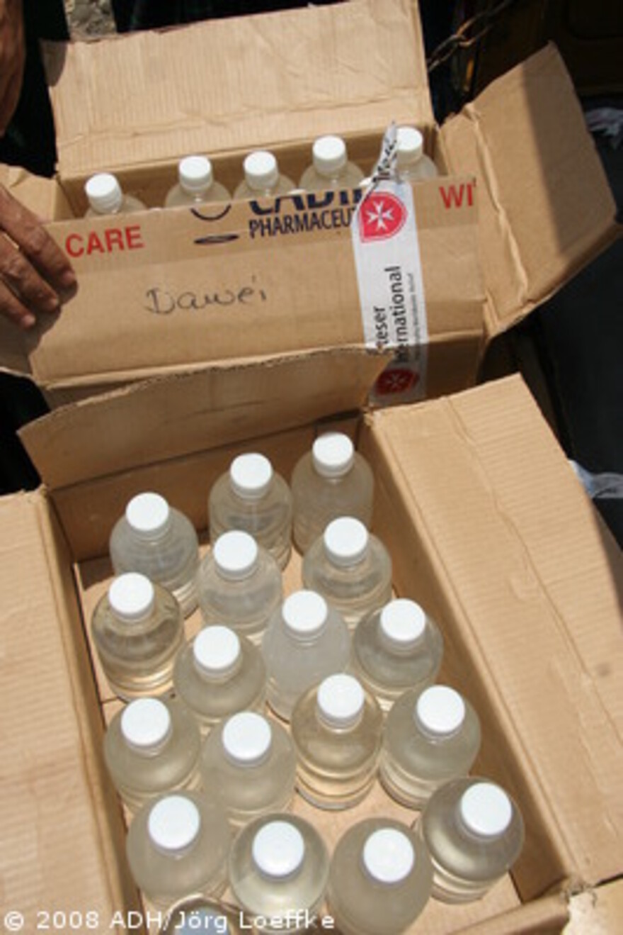 Zyklon in Birma: Kartons mit Trinkwasseraufbereitungsmittel