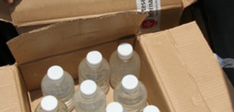 Zyklon in Birma: Kartons mit Trinkwasseraufbereitungsmittel