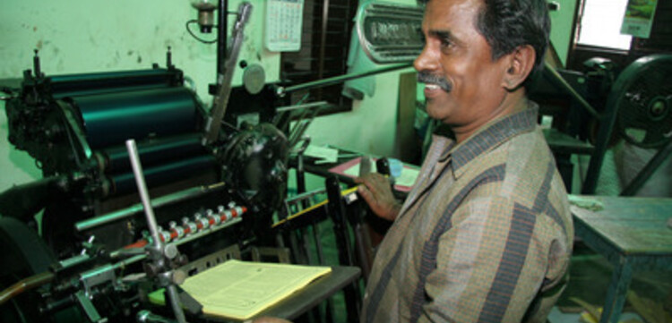 Tsunami-Hilfe Indien: Drucker mit Druckmaschine