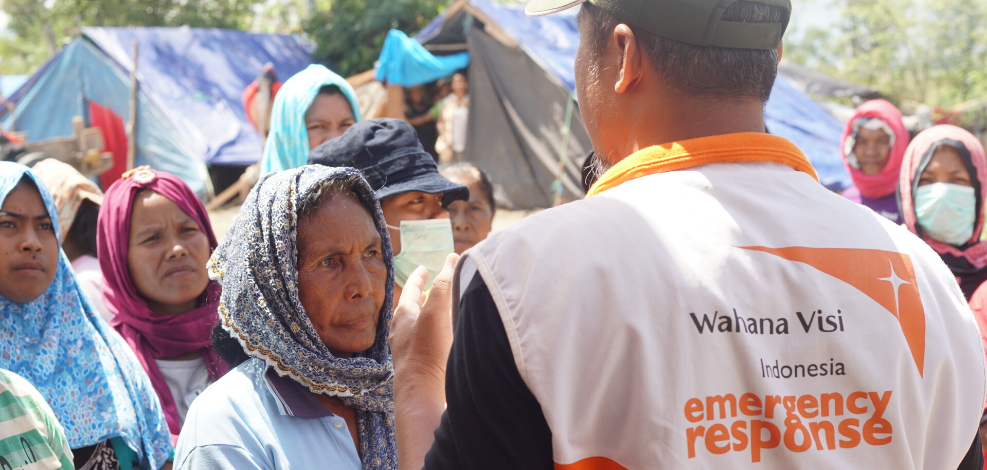Helfer unserer Bündnisorganisationen sind auf Sulawesi für die Überlebenden der Katastrophe da Helfer unserer Bündnisorganisationen sind auf Sulawesi für die Überlebenden der Katastrophe da