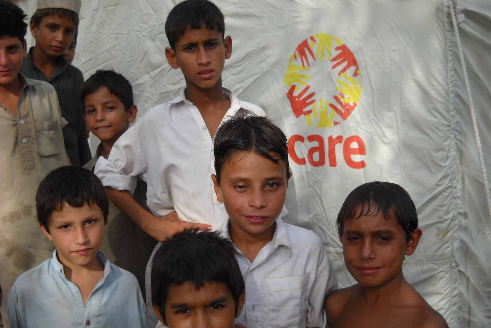 Flut Hochwasser Pakistan Zelt Hilfe Kinder