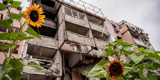 Ein zerstörtes Haus in der Ukraine