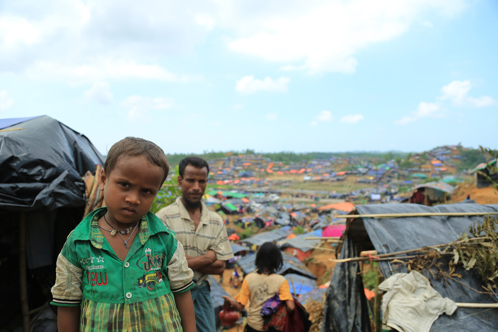 Ein Kind steht in einem der riesigen Flüchtlingscamps für Rohingya in Bangladesch
