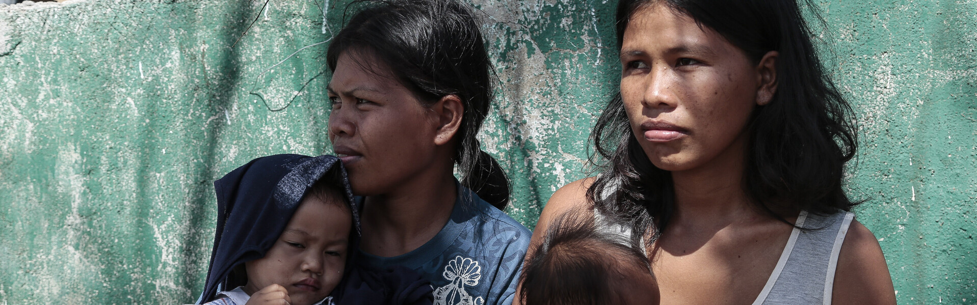 Auf den Philippinen müssen sich Tausende vor der Naturgewalt Vulkan Mayon in Sicherheit bringen - wie auch 2013, als dort Taifun Haiyan wütete.