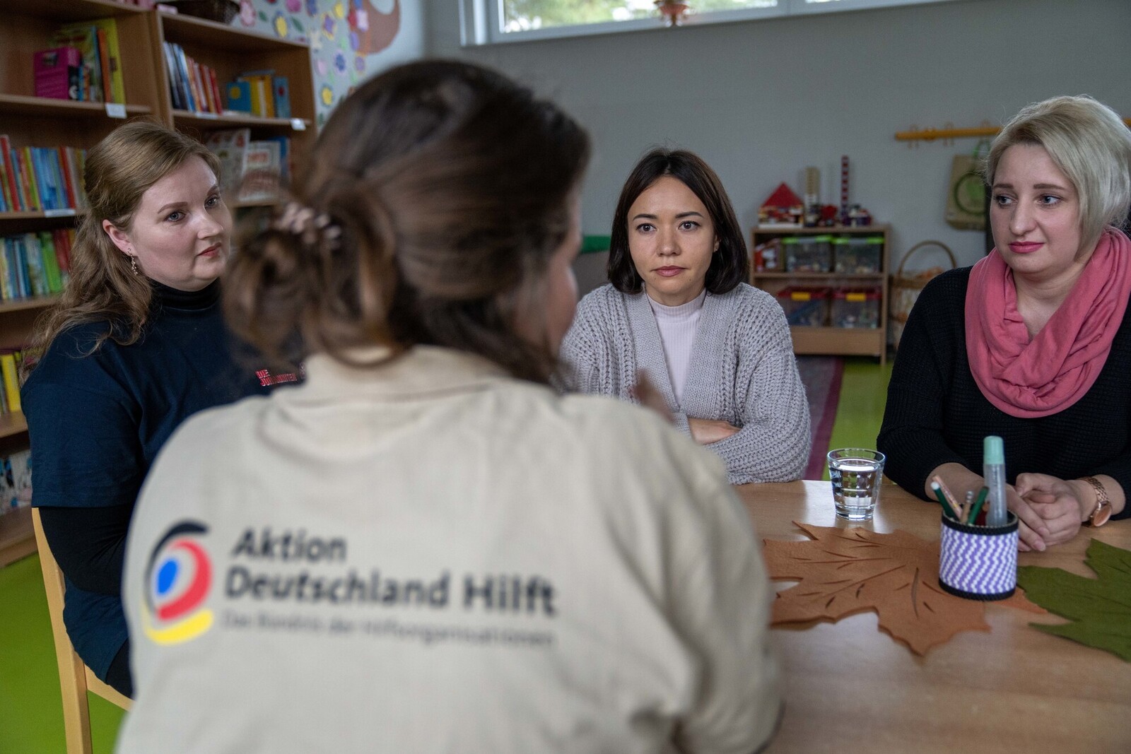 Geflüchtete Frauen aus der Ukraine bei einem Hilfsprojekt der Johanniter